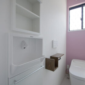 空間すっきり『アラウーノ』手洗いや壁面収納で便利なトイレ