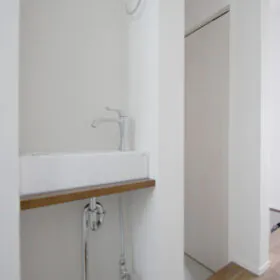 玄関すぐの手洗いコーナーはお客様用にも便利です