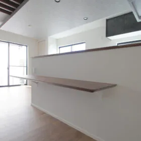 キッチン前にはカウンタースペース。