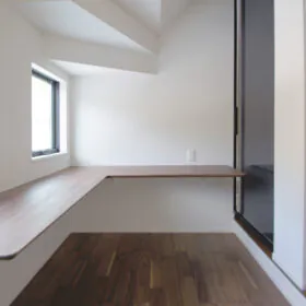 セカンドリビング空間。カウンターや棚付きで多用途に使える空間です♪