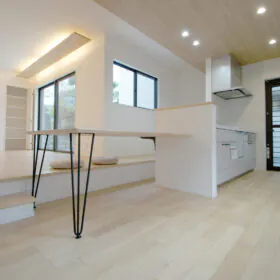 造作ダイニングテーブルは天板や脚もお家の雰囲気に合わせてコーディネートされ、空間に統一感が。