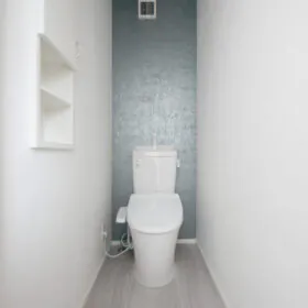 アクセントクロスがおしゃれな2Fトイレ