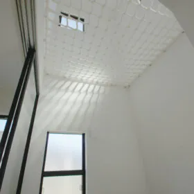 吹抜にはアスレチックネット